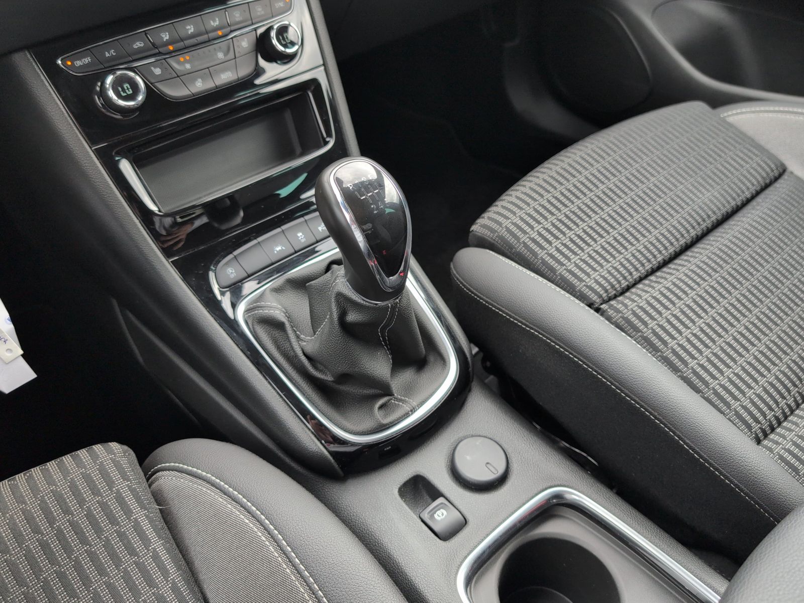 OPEL Astra 1.2 Turbo Elegance Navi SHZ CarPlay – Bild 20