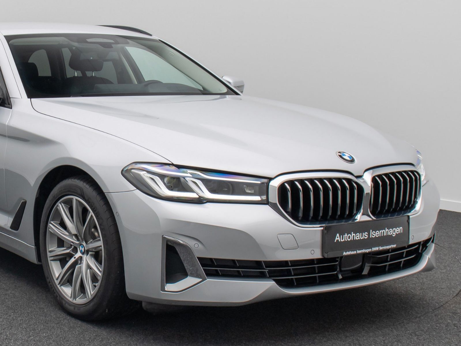 Fahrzeugabbildung BMW 530e xD LuxuryLine Kamera DAB HiFi Laser ACC HUD