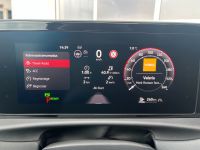 Volkswagen T-Roc 1.5 eTSI DSG R-Line PANO AHK MATRIX 4JGAR bei Autohaus Landmann & Maier OHG