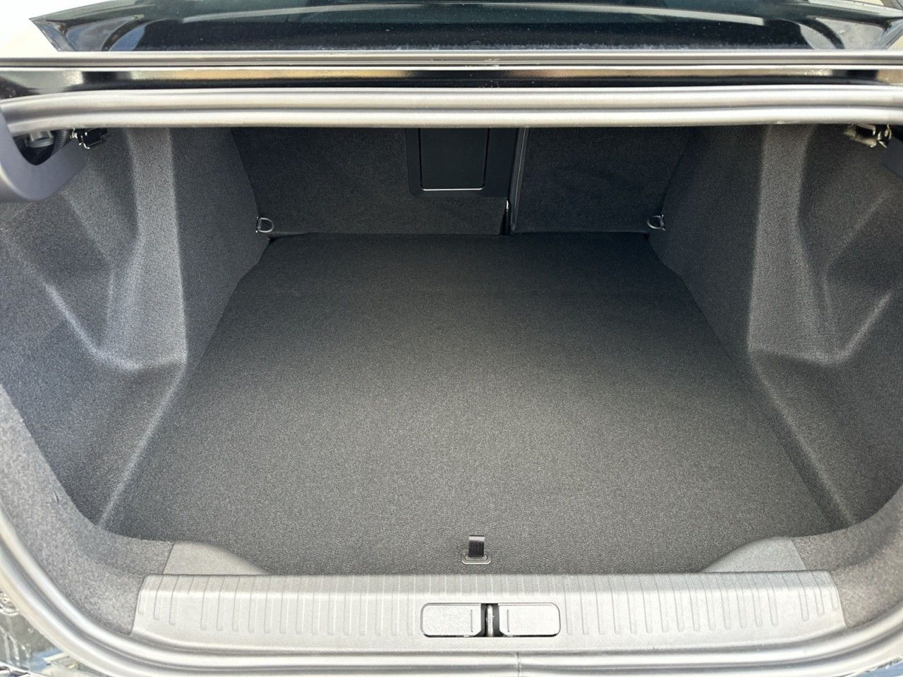 Fahrzeugabbildung Citroën C4 X Hybrid 145 DSG 6-Gang MAX - mit KI generiert/bearbeitet