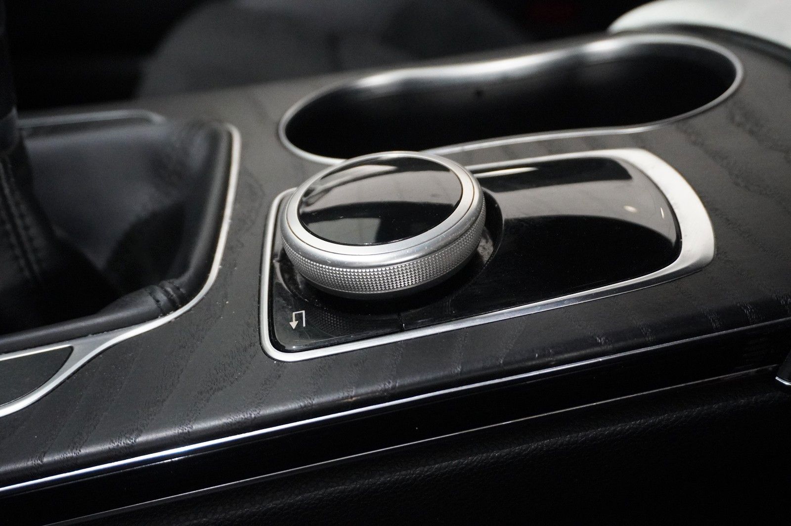 Fahrzeugabbildung Mercedes-Benz C 180 COUPE SPORT NAVI/LED/KAMERA/SPORT/SHZ/AMG