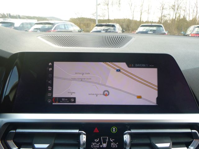 Fahrzeugabbildung BMW 320 i Touring >AUT/AHK/R-Kamera/PDC/LED<