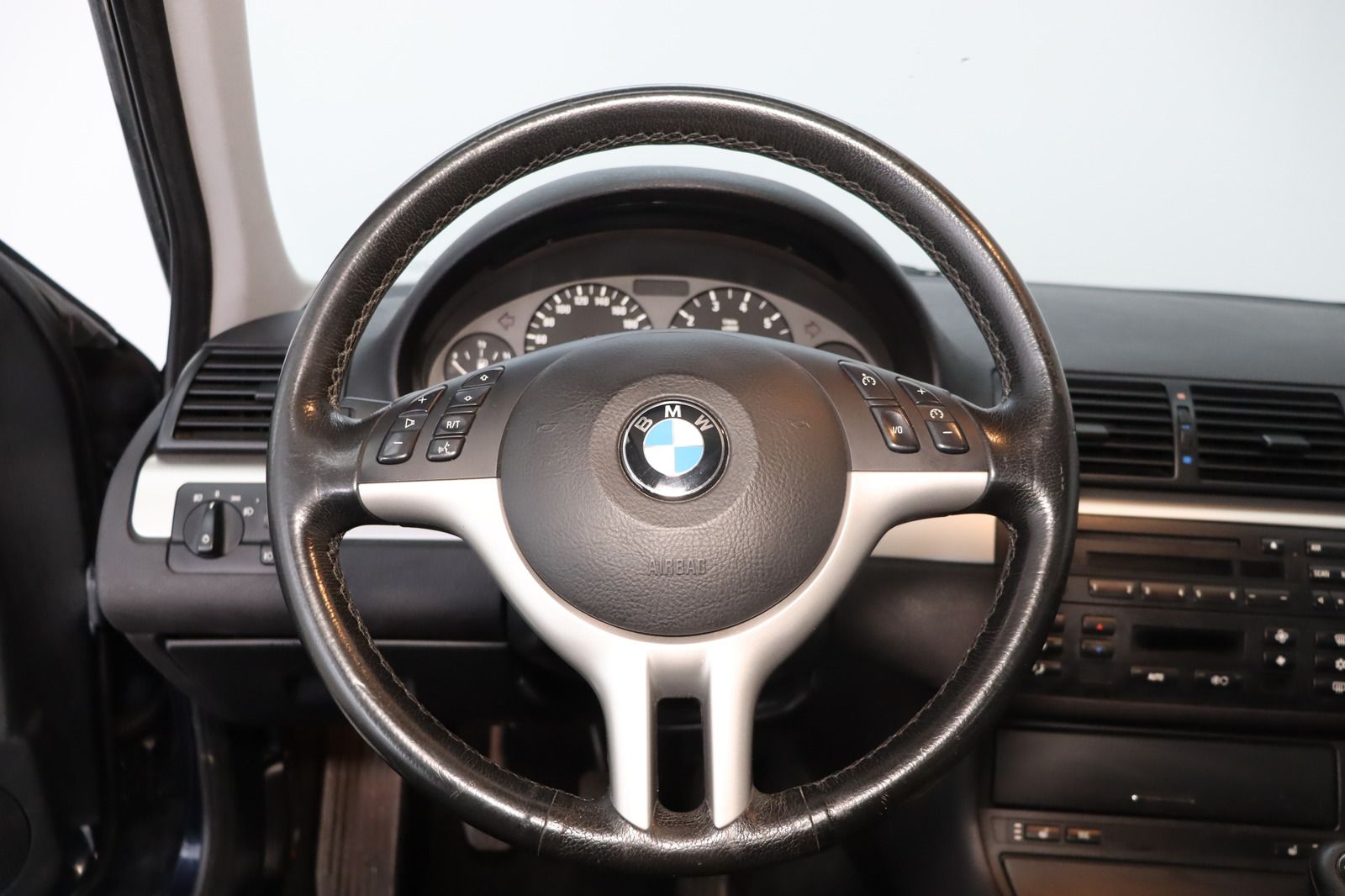 Fahrzeugabbildung BMW 320 i * Xenon * Leder * Sitzhzg. PDC