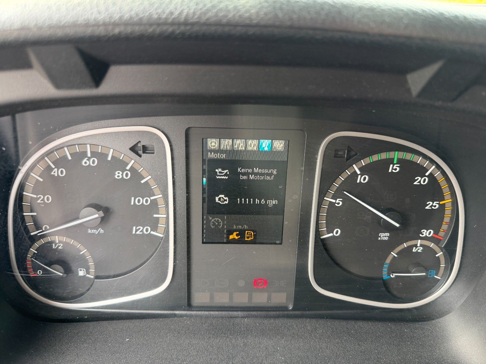 Fahrzeugabbildung Mercedes-Benz Atego 923 L 3 Sitze Standh. Ausbau