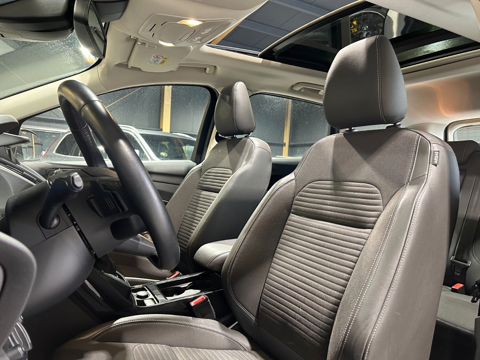 Fahrzeugabbildung Ford Kuga Titanium/PANO/AMBIENTE/KAMERA