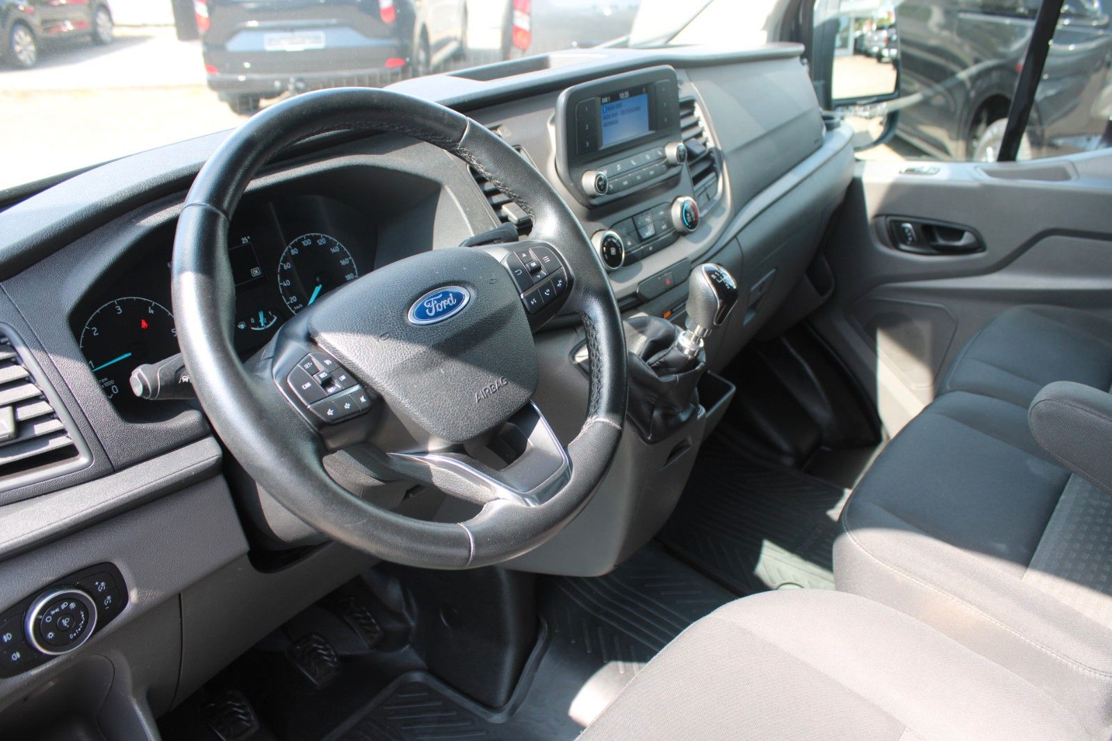 Fahrzeugabbildung Ford Transit 350 L3 H2 Kasten hoch lang KLIMA RFK AHK