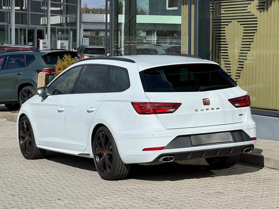 Seat Leon Sportstourer Cupra 300 2.0 TSI DSG 4Drive