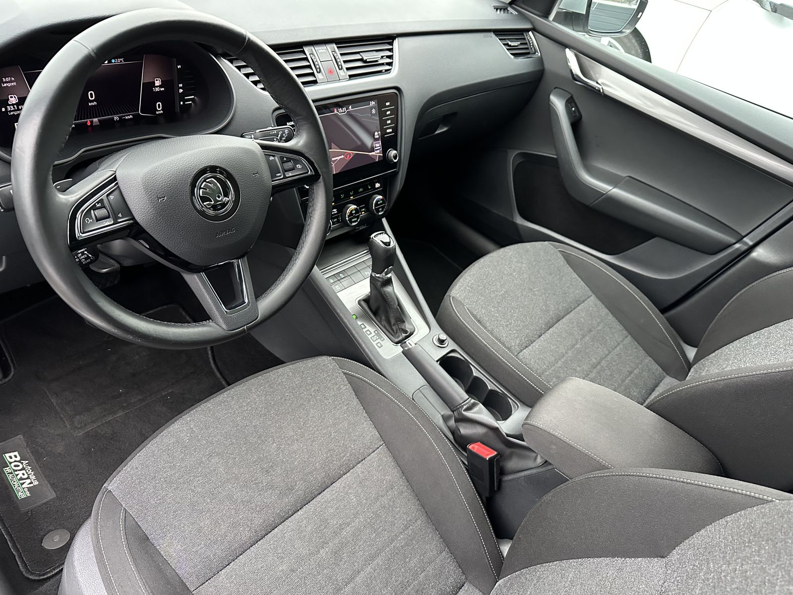 Fahrzeugabbildung Volkswagen Golf Variant 2.0 TDI DSG Style NAV+LED+AHK+VCOCK