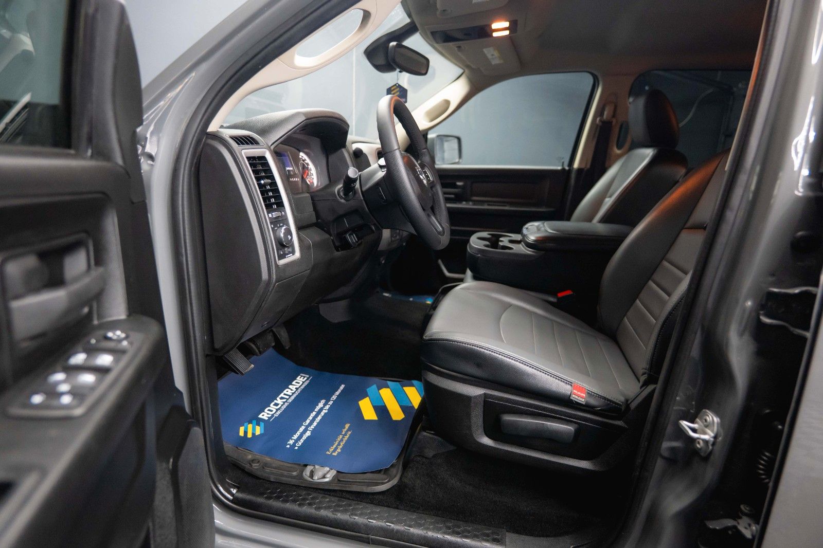 Fahrzeugabbildung Dodge RAM 5.7 V8 HEMI 4x4 OFFROAD Night-Paket LONGBED