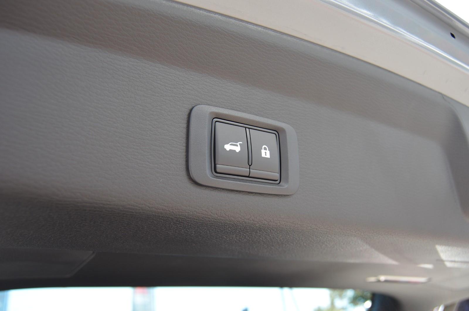 Mitsubishi Outlander 2.4 PHEV Select AT 4WD LED ele. Heck.