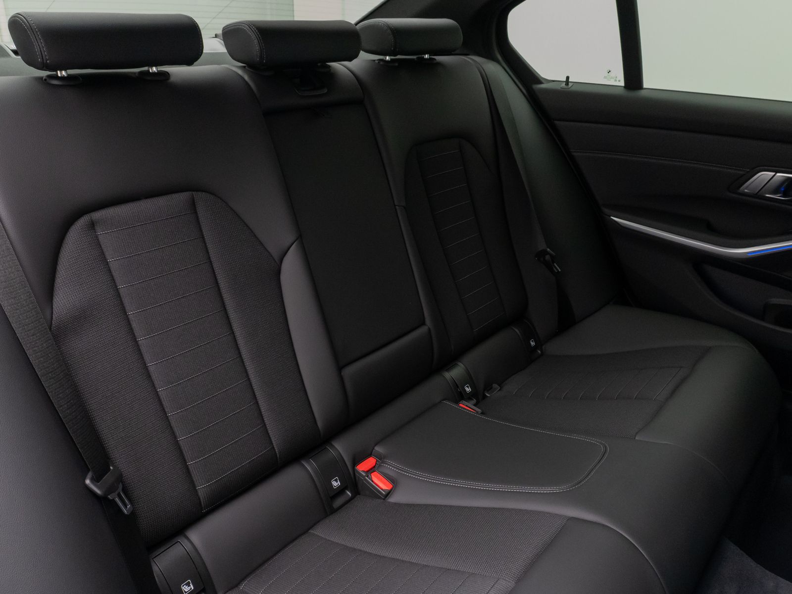 Fahrzeugabbildung BMW 318d Kamera DAB Sport Alarm Geschwindigkeitsreg