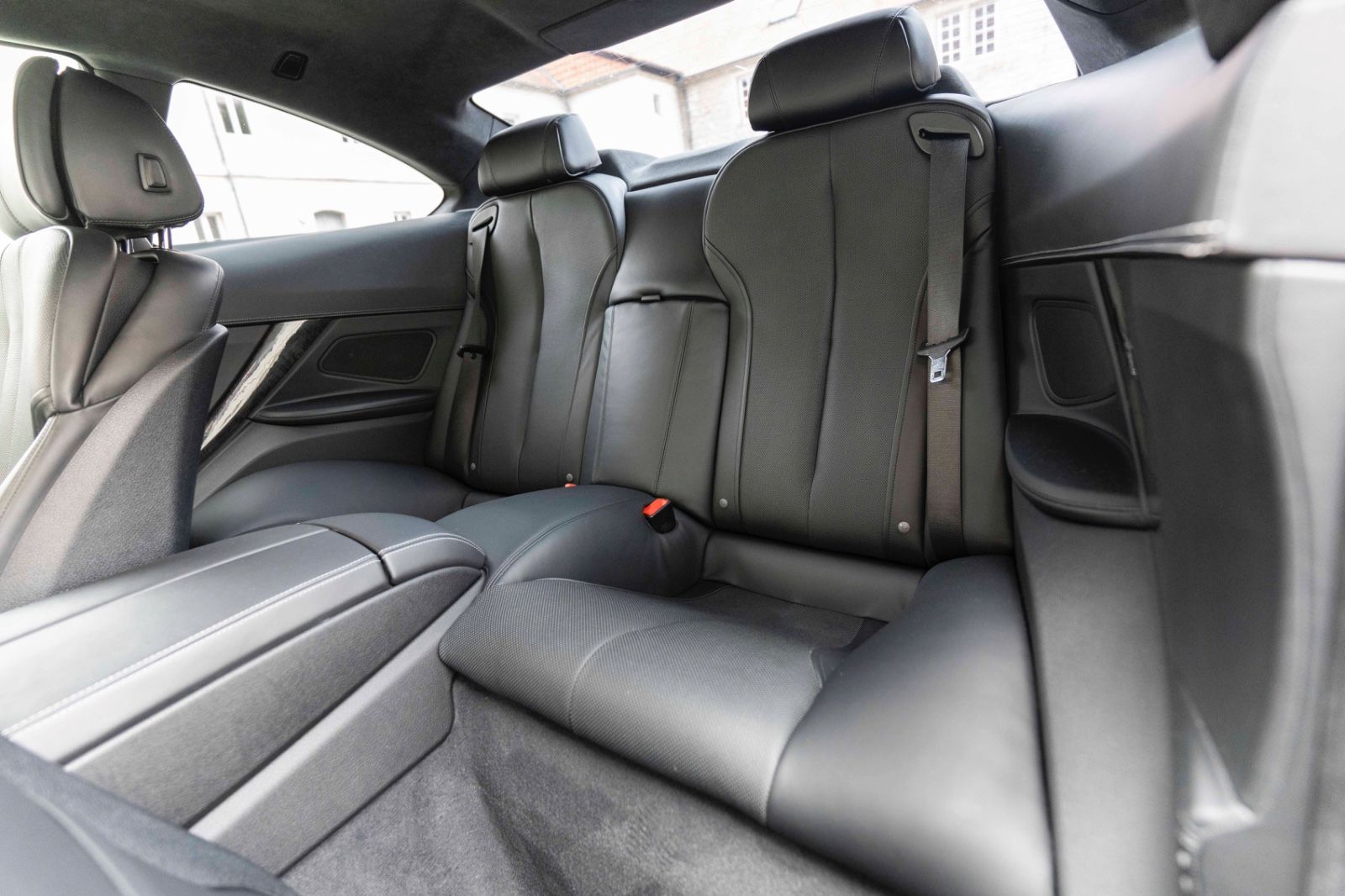 Fahrzeugabbildung BMW 650i xDrive Coupé M-SPORTPAKET HUD H&K LED KAM