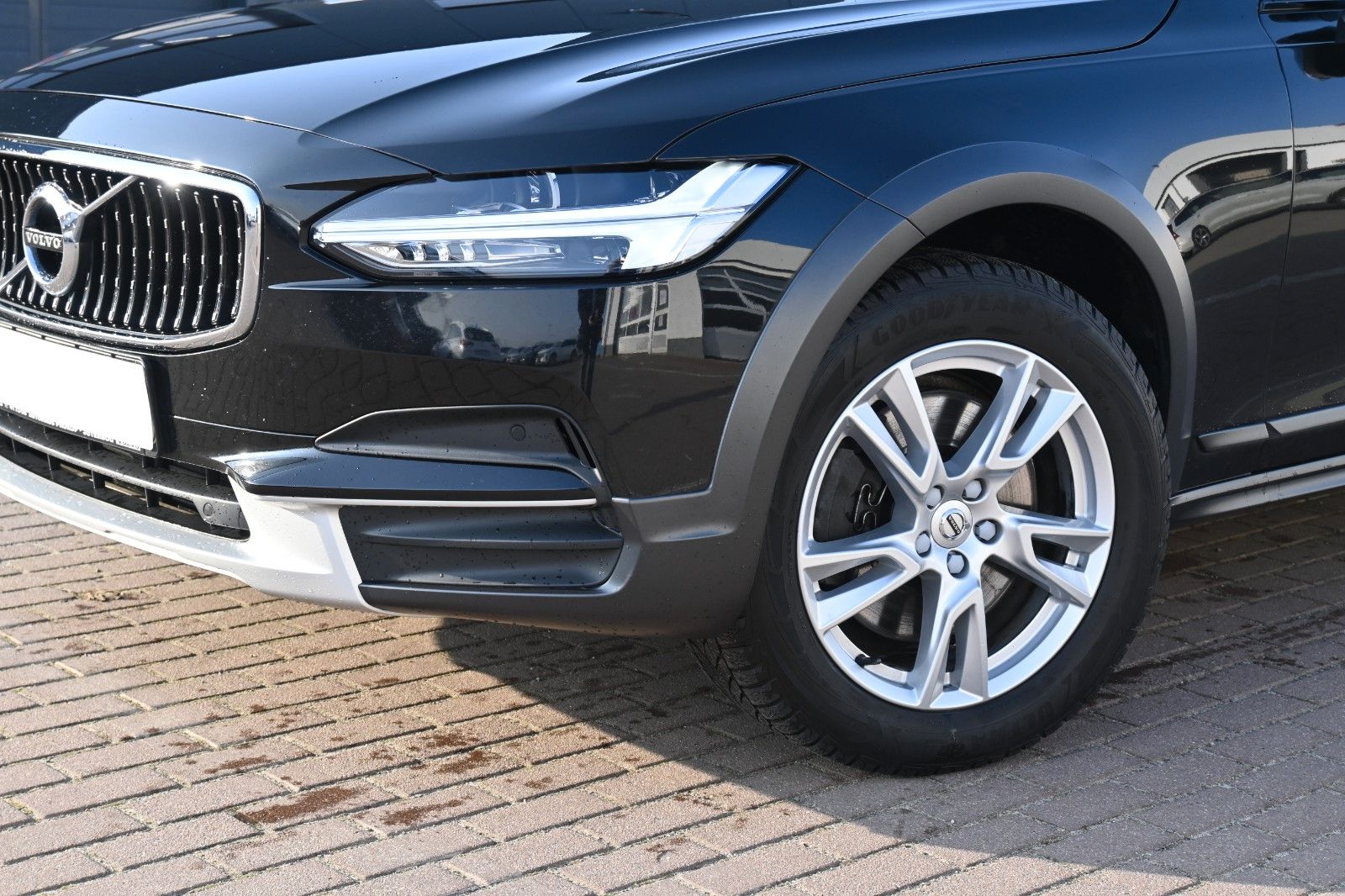 Fahrzeugabbildung Volvo V90 CC D4 AWD*STHZ*MIetkauf möglich