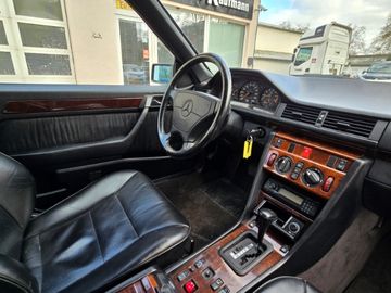 Mercedes E 220 - 11