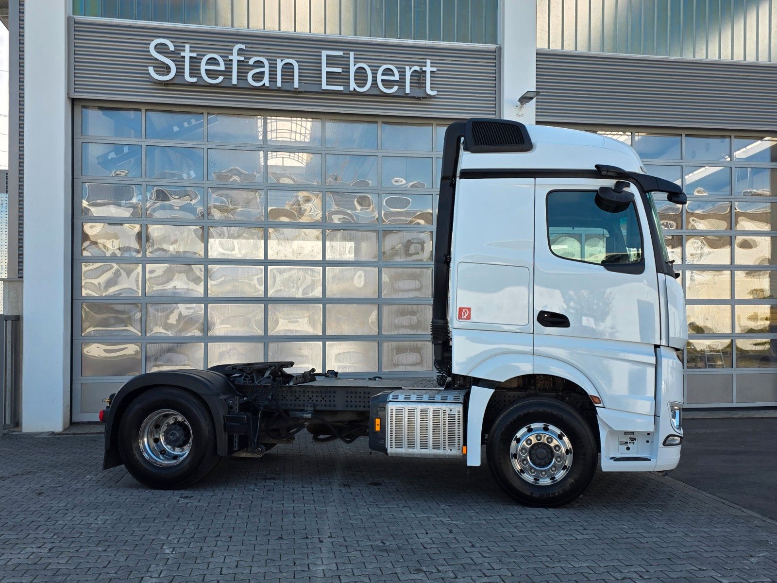 Fahrzeugabbildung Mercedes-Benz Actros 1846 LS Hydraulik, ADR, 2 x Nebenantrieb