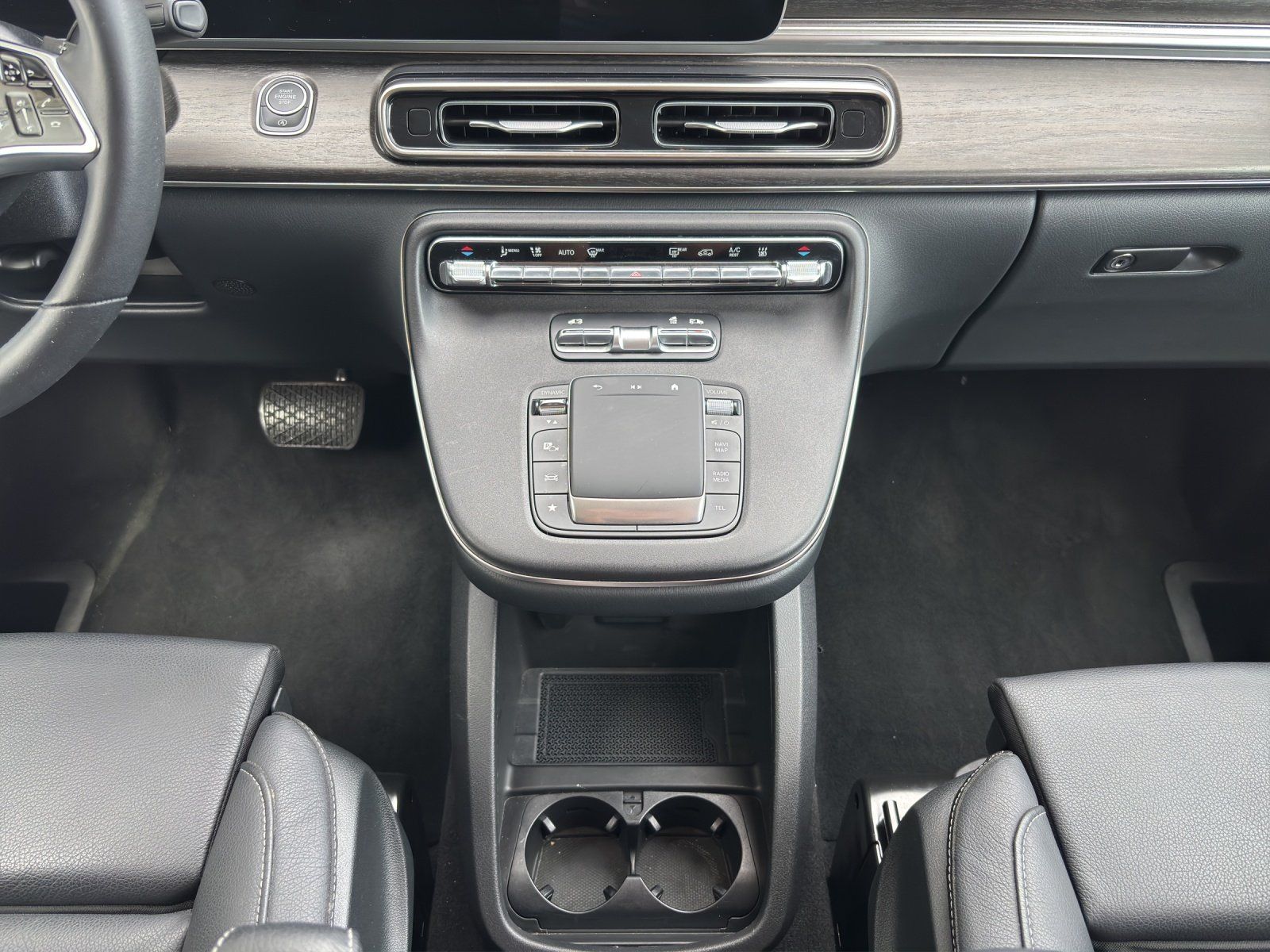 Fahrzeugabbildung Mercedes-Benz V300d 4M XL Avantg DISTRO 8-Sitz AHK Standh MLED