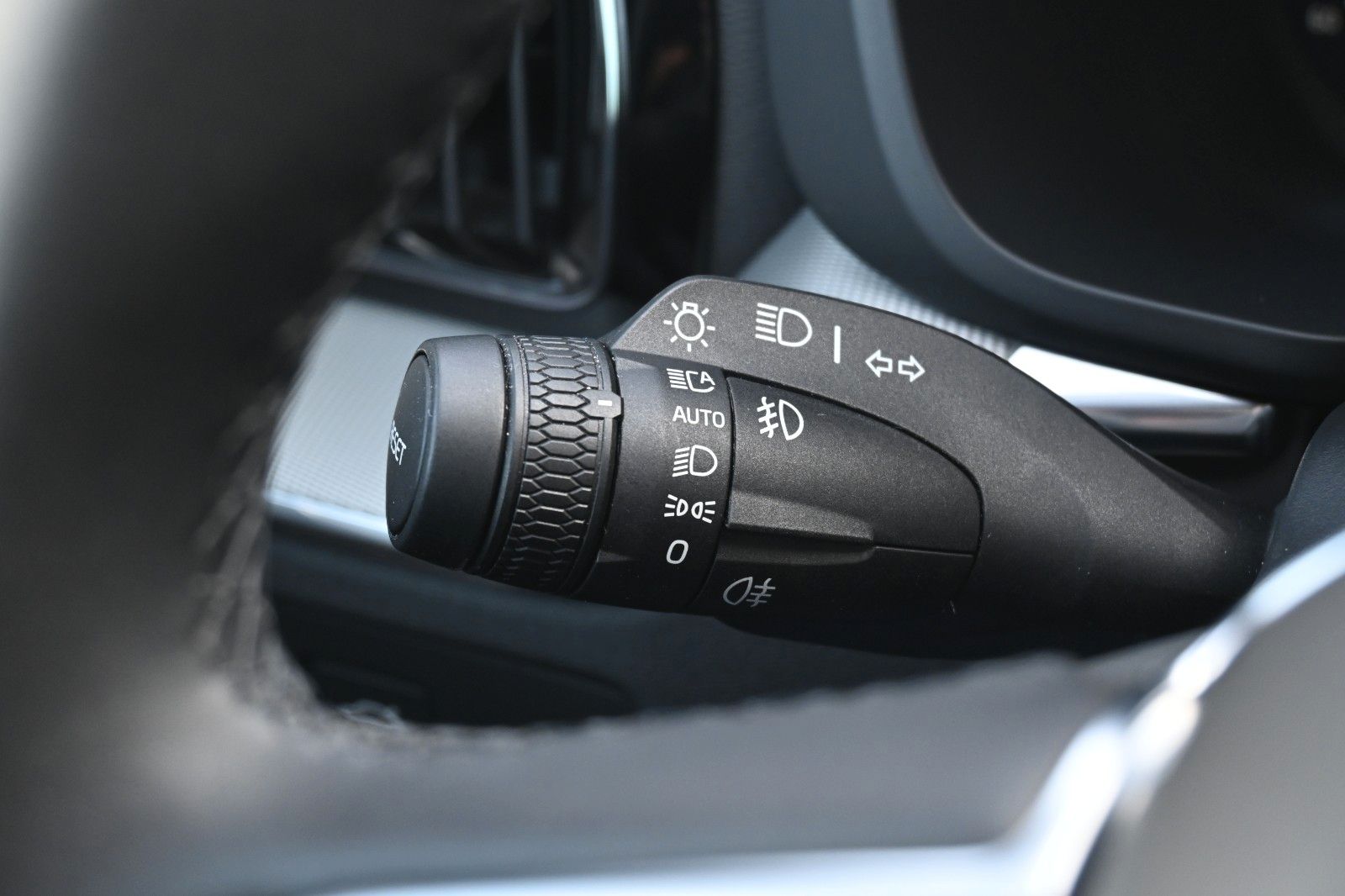 Fahrzeugabbildung Volvo XC60 B5 AWD Plus Dark*LED*H&K*CAM*BLIS*Google