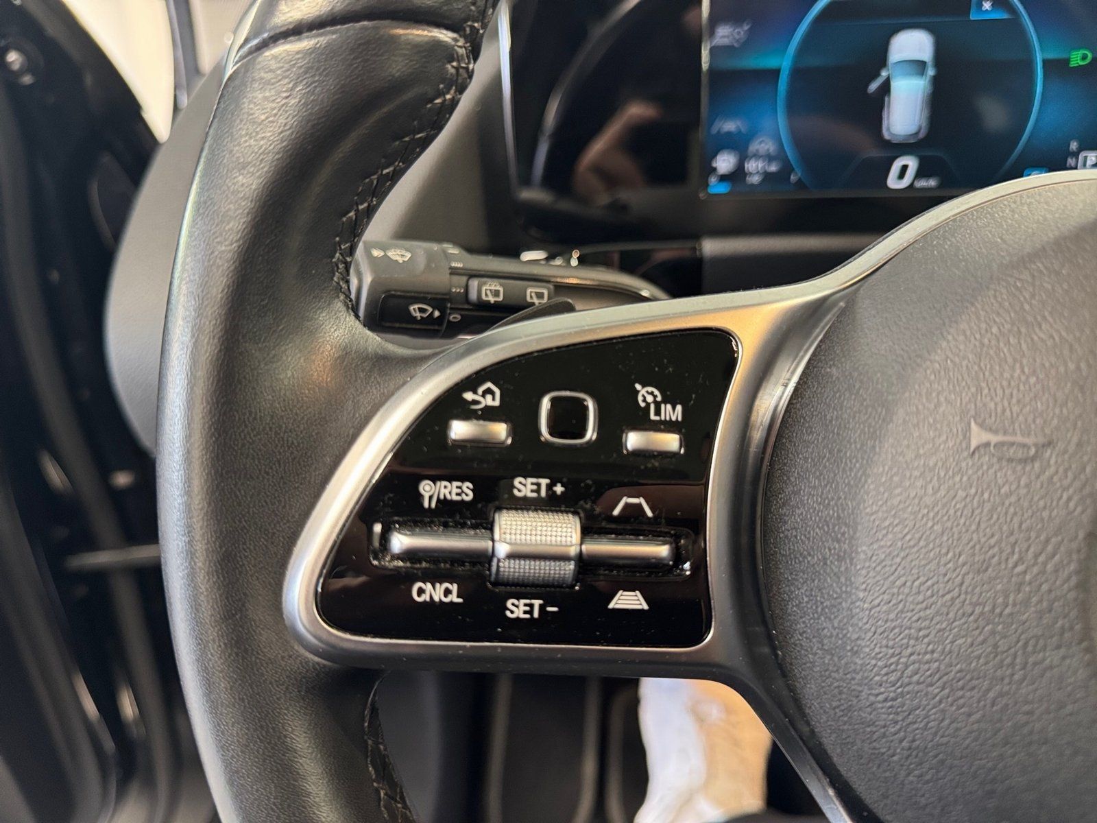 Fahrzeugabbildung Mercedes-Benz GLA 200 Progressive*Pano*Distro*HuD*MBeam*Totwi*