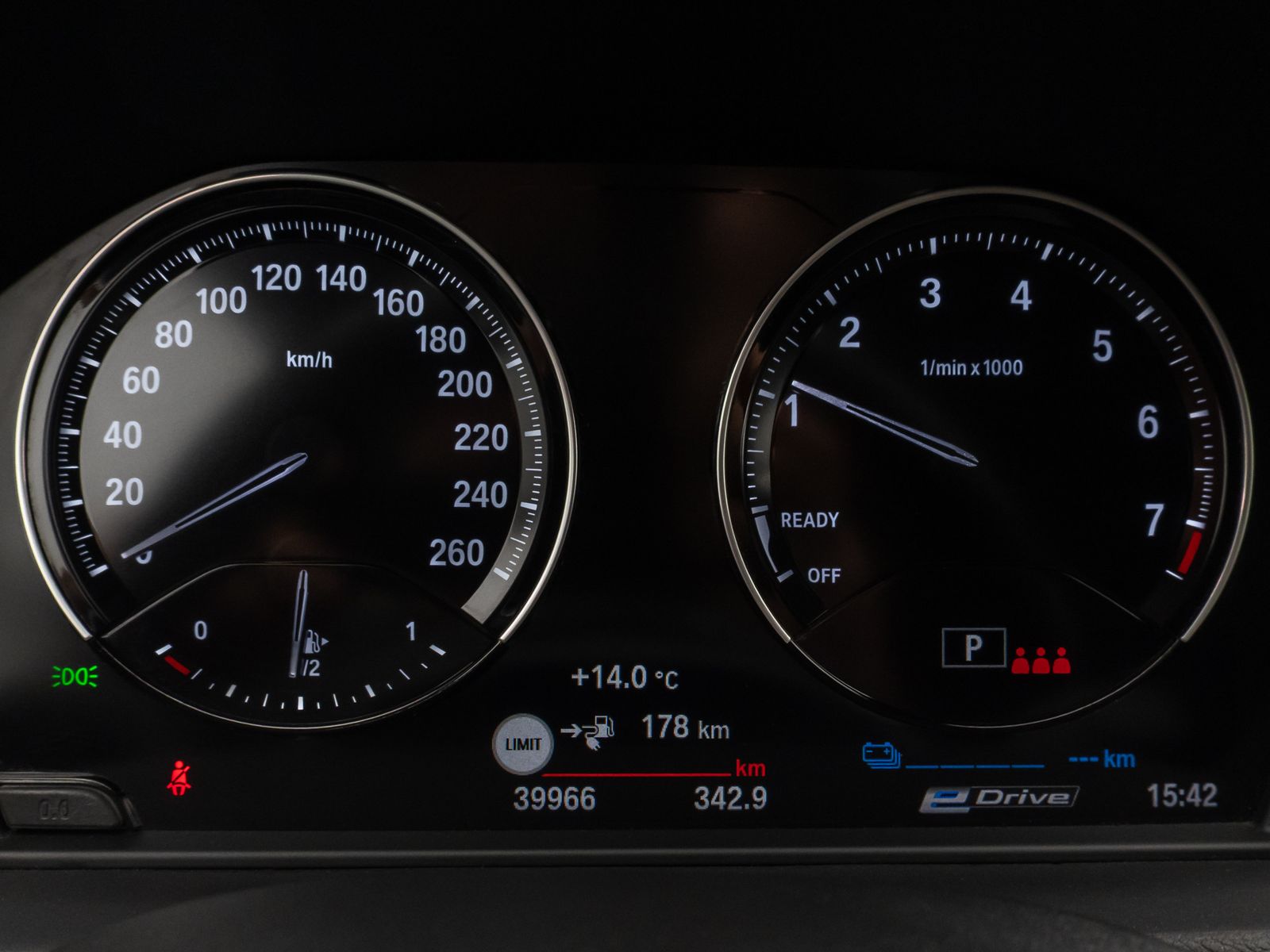 Fahrzeugabbildung BMW X1 xD25e DAB PDC LED Sithzg Geschwindigkeitsreg