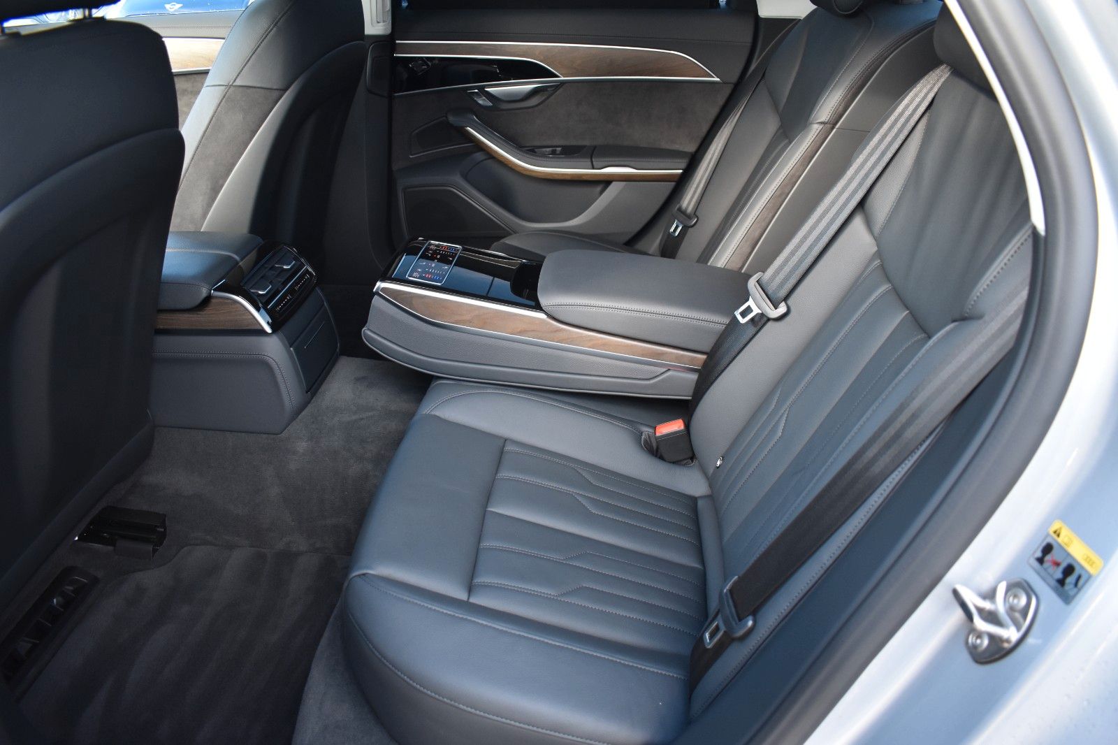 Fahrzeugabbildung Audi A8 55 TFSI quattro Matrix Softc. Standh.1.Hand