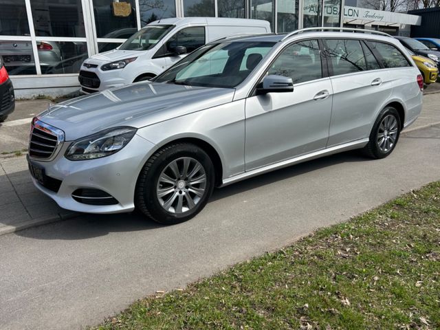 Mercedes-Benz E 220 T CDI Elegance LED Kamera Comand Schiebed.