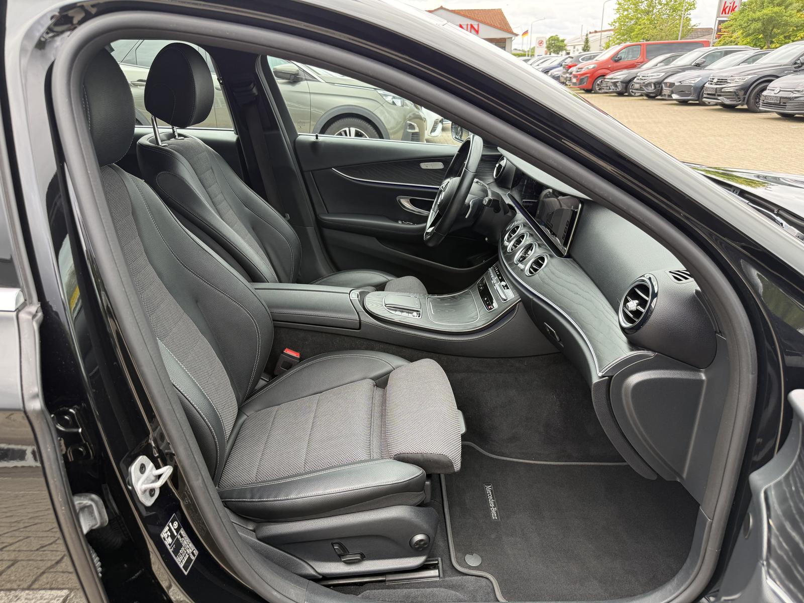 Mercedes-Benz E 200 d,T-M Avantgarde,T-Leder,R-Kam,Ambiente