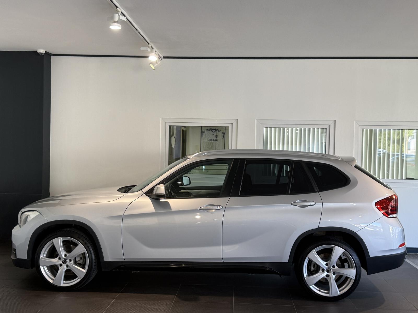 BMW X1 18 d sDrive Sport Line *AHK-PDC-2 Hand-19"*