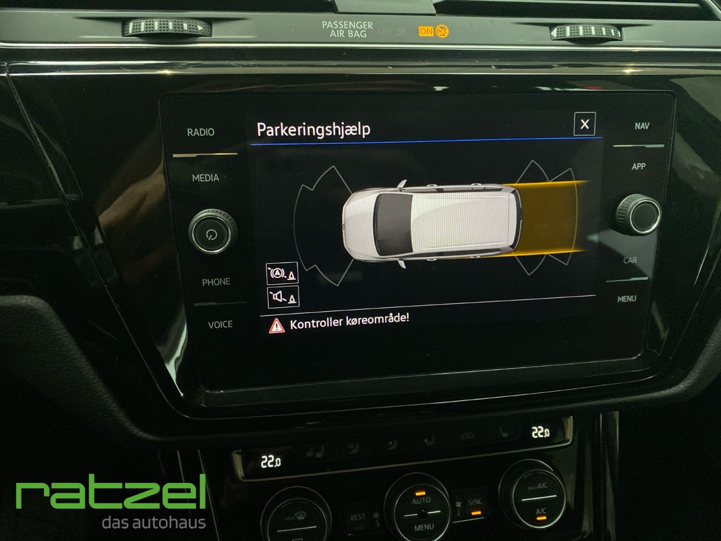 Fahrzeugabbildung Volkswagen Touran Highline 1.5 TSI DSG 7-Sitze ACC EasyOpen
