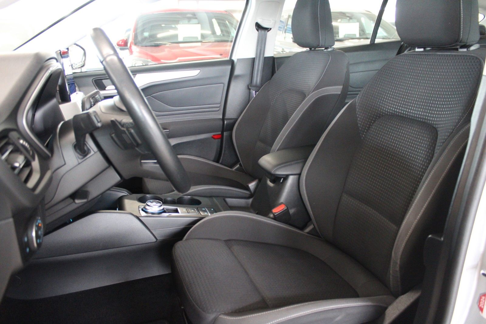Fahrzeugabbildung Ford Focus Cool & Connect Automatik + AHK ACC WinterP