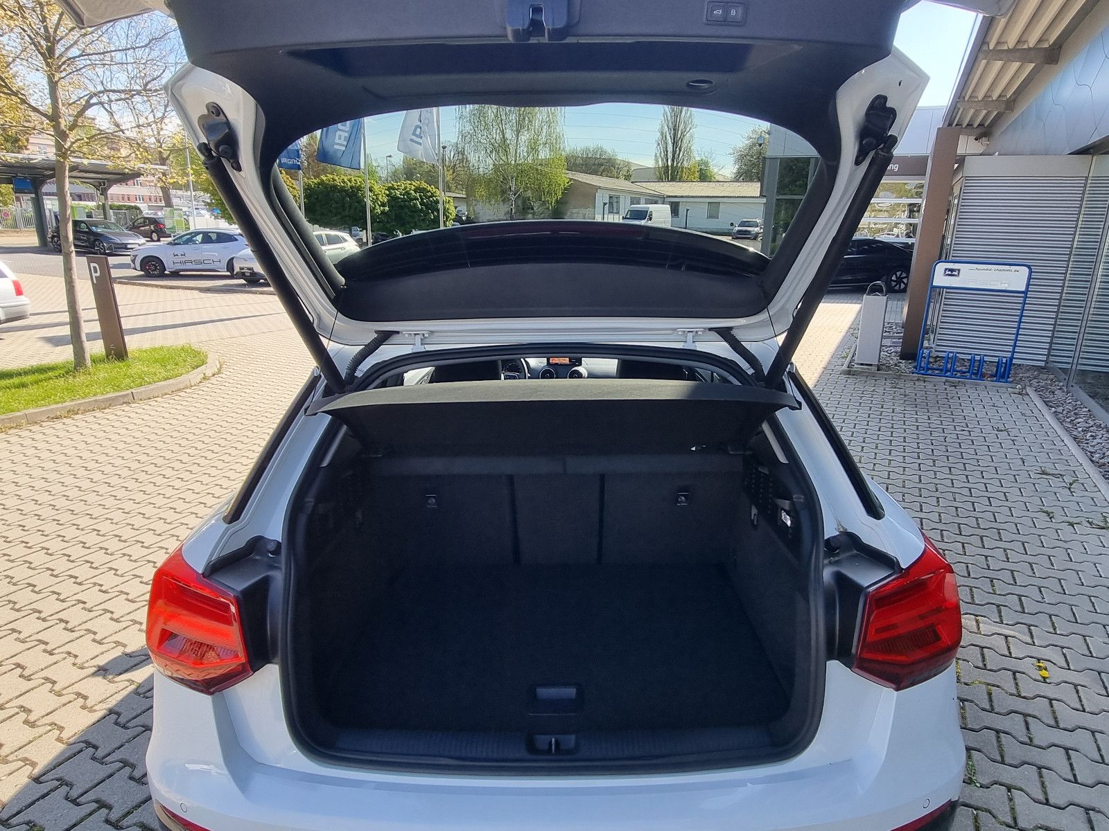 Fahrzeugabbildung Audi Q2 35 TFSI S tronic design LED NAVI PDC
