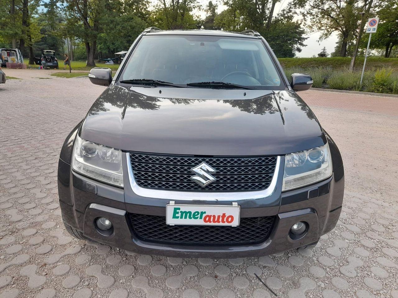 Suzuki Grand Vitara 2012 — rear view