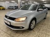 Volkswagen Jetta VI Trendline BMT TÜV bis 11.26 PDC SHZ - Volkswagen Jetta: Jetta2