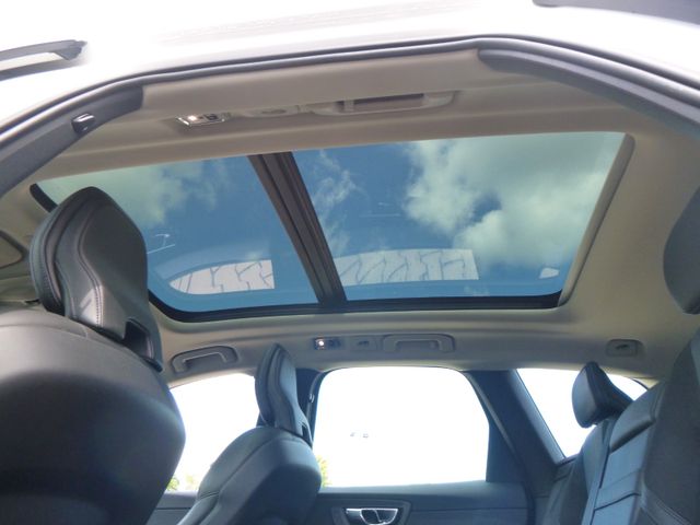 Fahrzeugabbildung Volvo XC60 D4 2WD Momentum>AUT/PANO/Standh./LED/NAVI