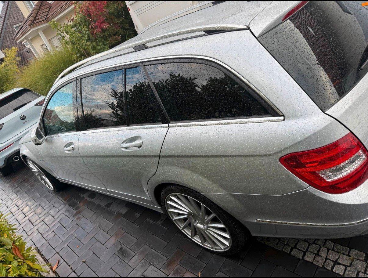 Mercedes-Benz 220 2011 — engine 170 HP (125kW)