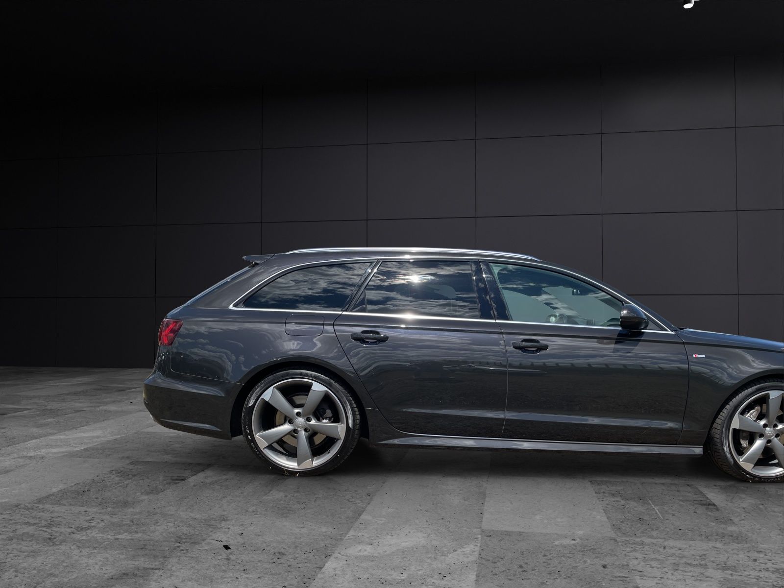 Fahrzeugabbildung Audi A6 Avant S-Line TDI LED 20" AHK STH SHZ HuD PDC