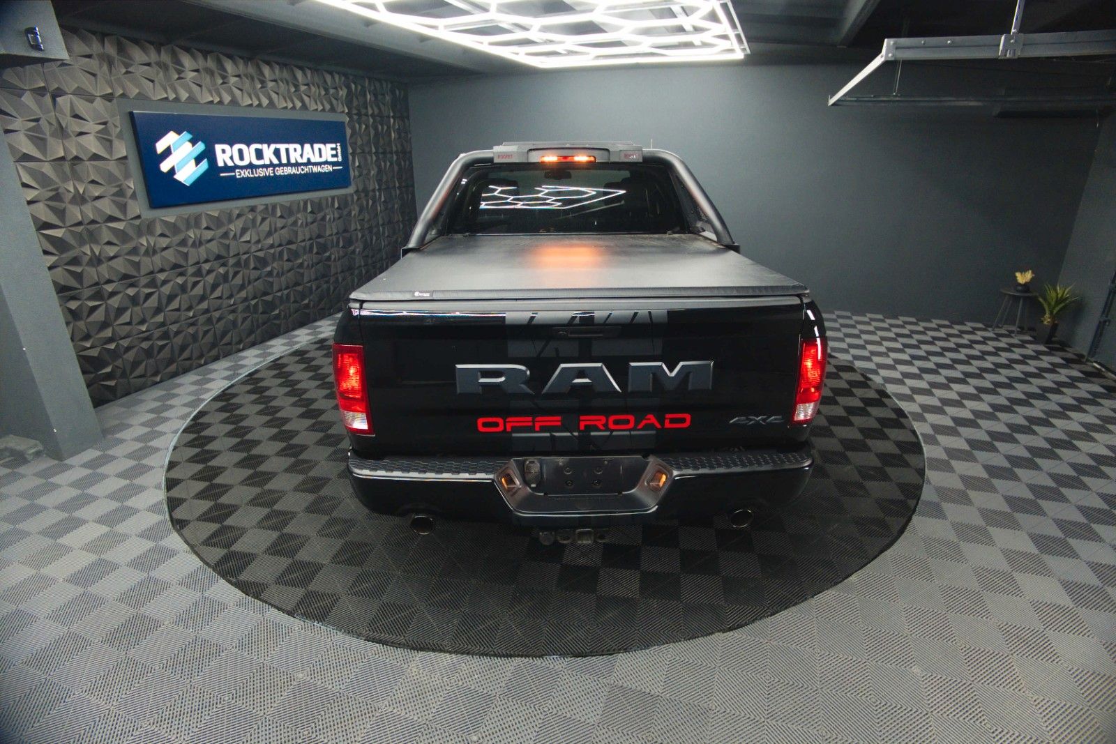 Fahrzeugabbildung Dodge RAM 5.7 V8 HEMI 4x4 OFFROAD Night-Paket *LED*AHK
