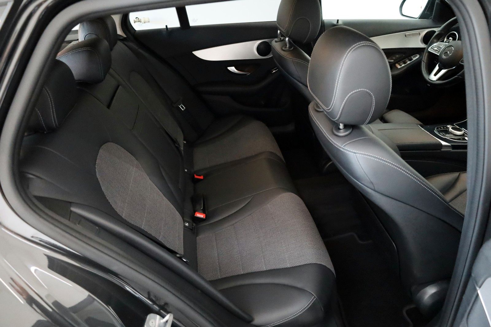 Fahrzeugabbildung Mercedes-Benz C 180 T-Modell,T.Leder,Navi,LED,SH,Kamera,ACC