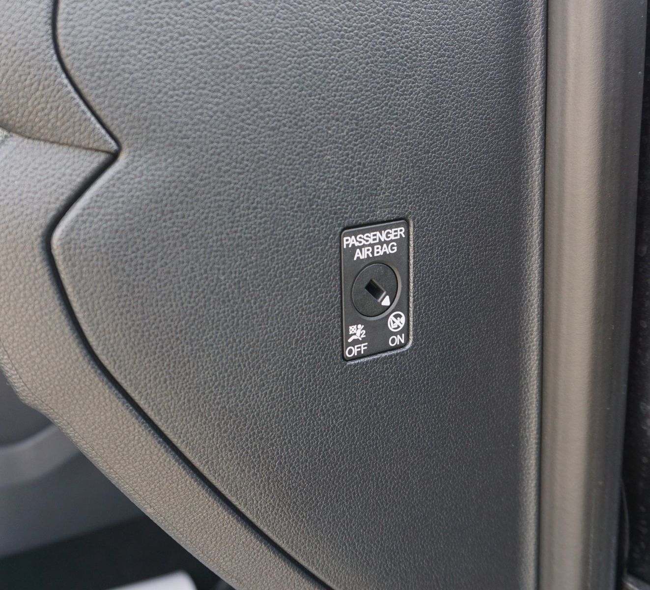 Fahrzeugabbildung Volkswagen T-Roc Cabriolet R-Line,Navi,DCC, DAB+,OPF, ALS,