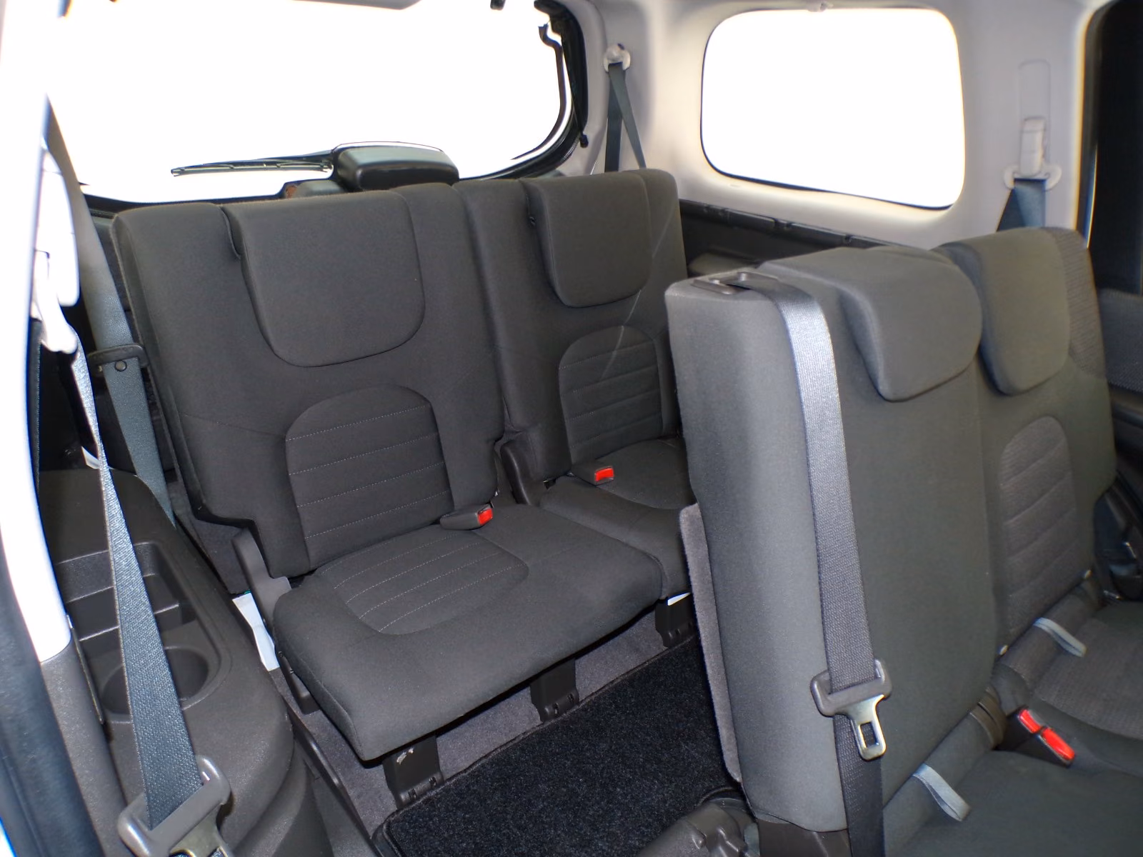 Nissan Pathfinder LE 2.5 dCi 190 ch BVM 4x4 / 7 places / 152 000 km / Toit ouvrant / Cuir / Attelage 3t