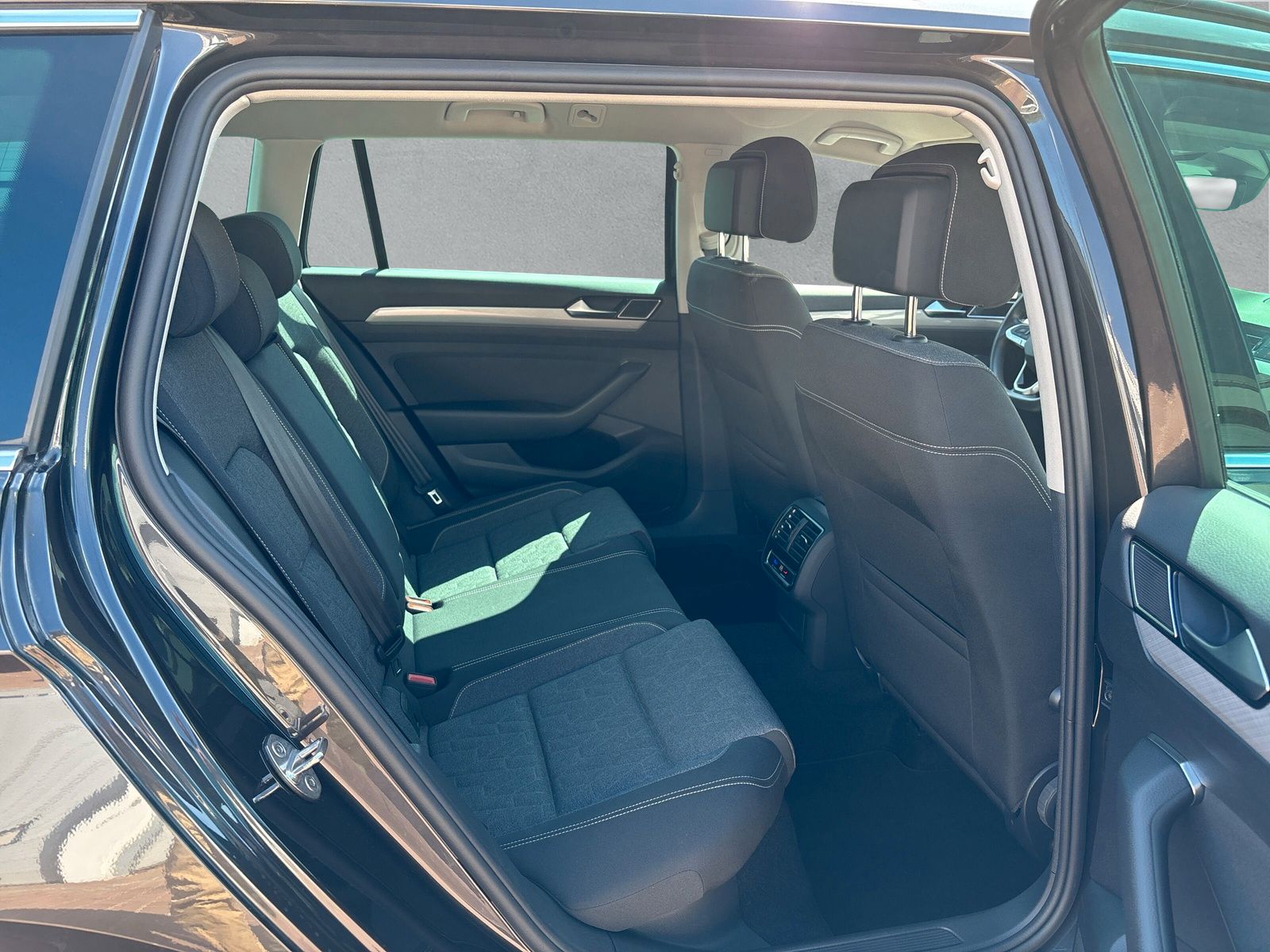 Fahrzeugabbildung Volkswagen Passat Variant Business 2.0 TDI DSG RFK App-Conn