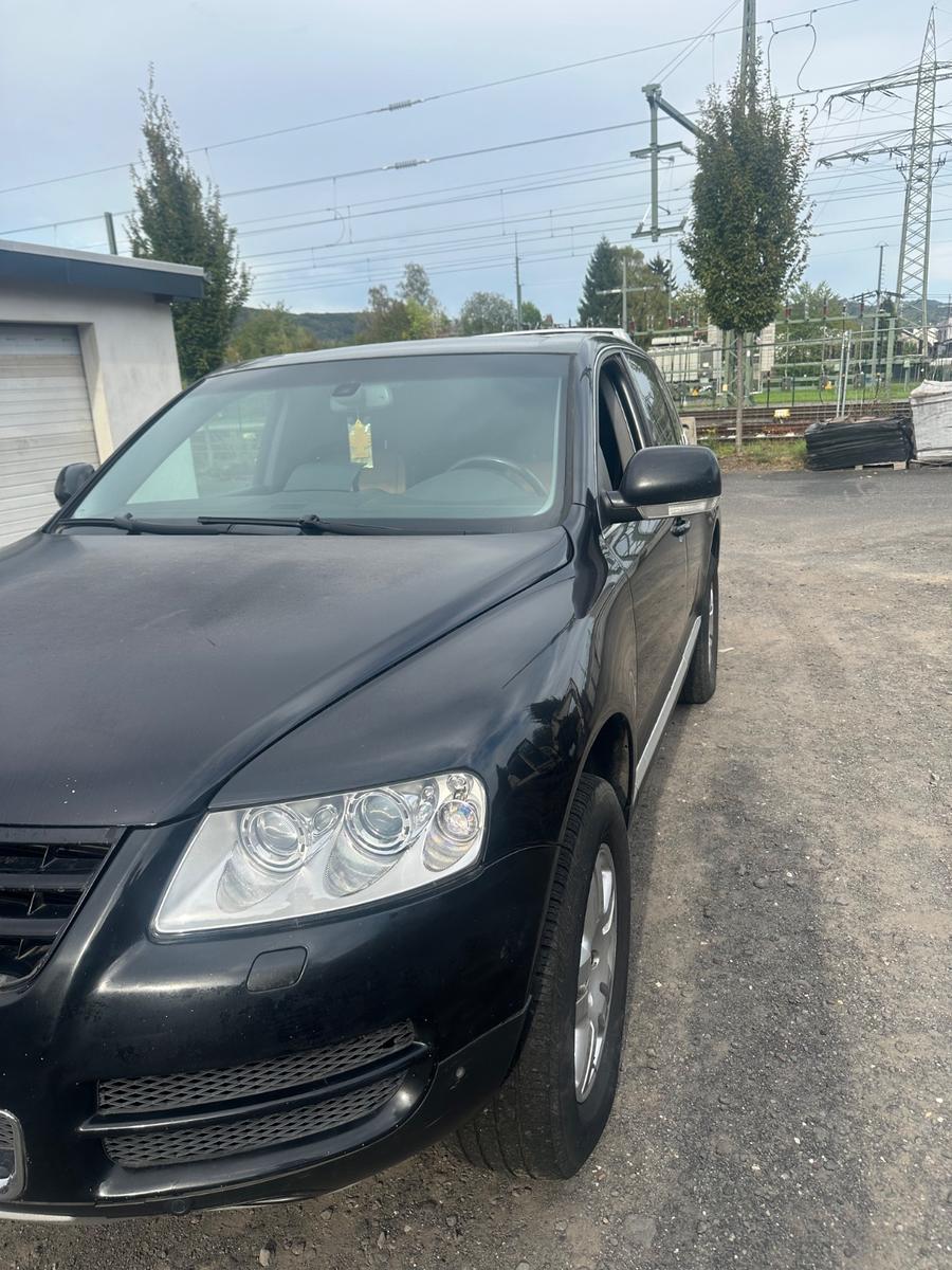 Volkswagen Touareg 2004 — вигляд ззаду