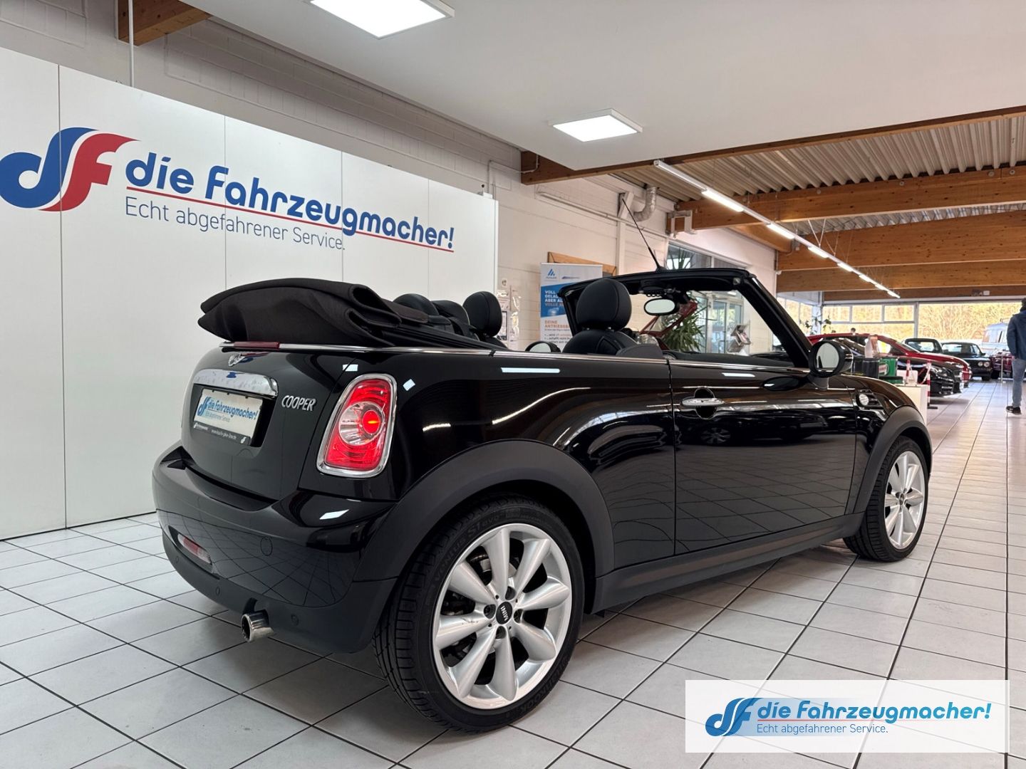 Fahrzeugabbildung MINI Cooper Cabrio Sport Navi Xenon Leder Ambiente SH