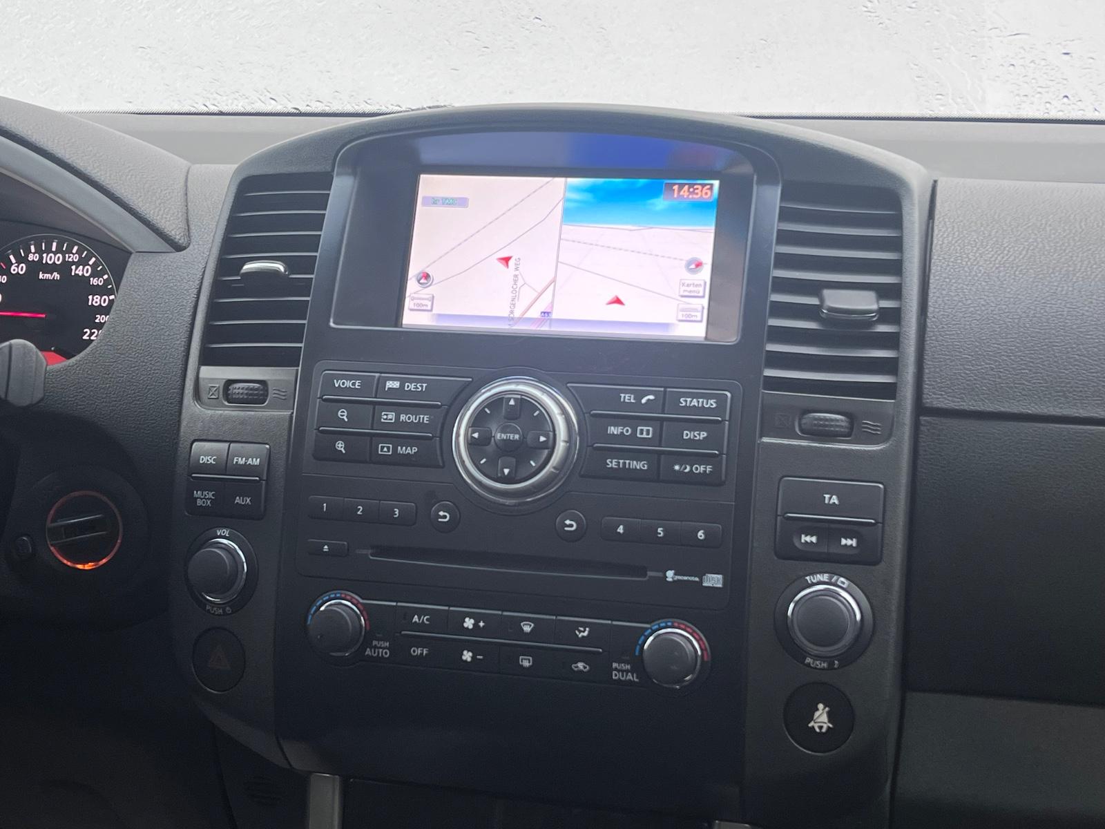 NISSAN PATHFINDER 2.5 dCi 190ch LE 4X4 - 7 PLACES - TOIT PANORAMIQUE - INTERIEUR CUIR CHAUFFANT - GPS - ATTELAGE
