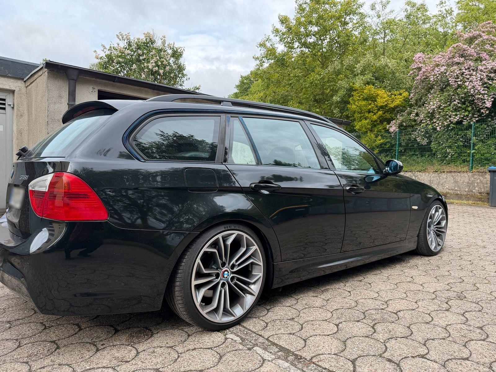 BMW 318 2006 — салон