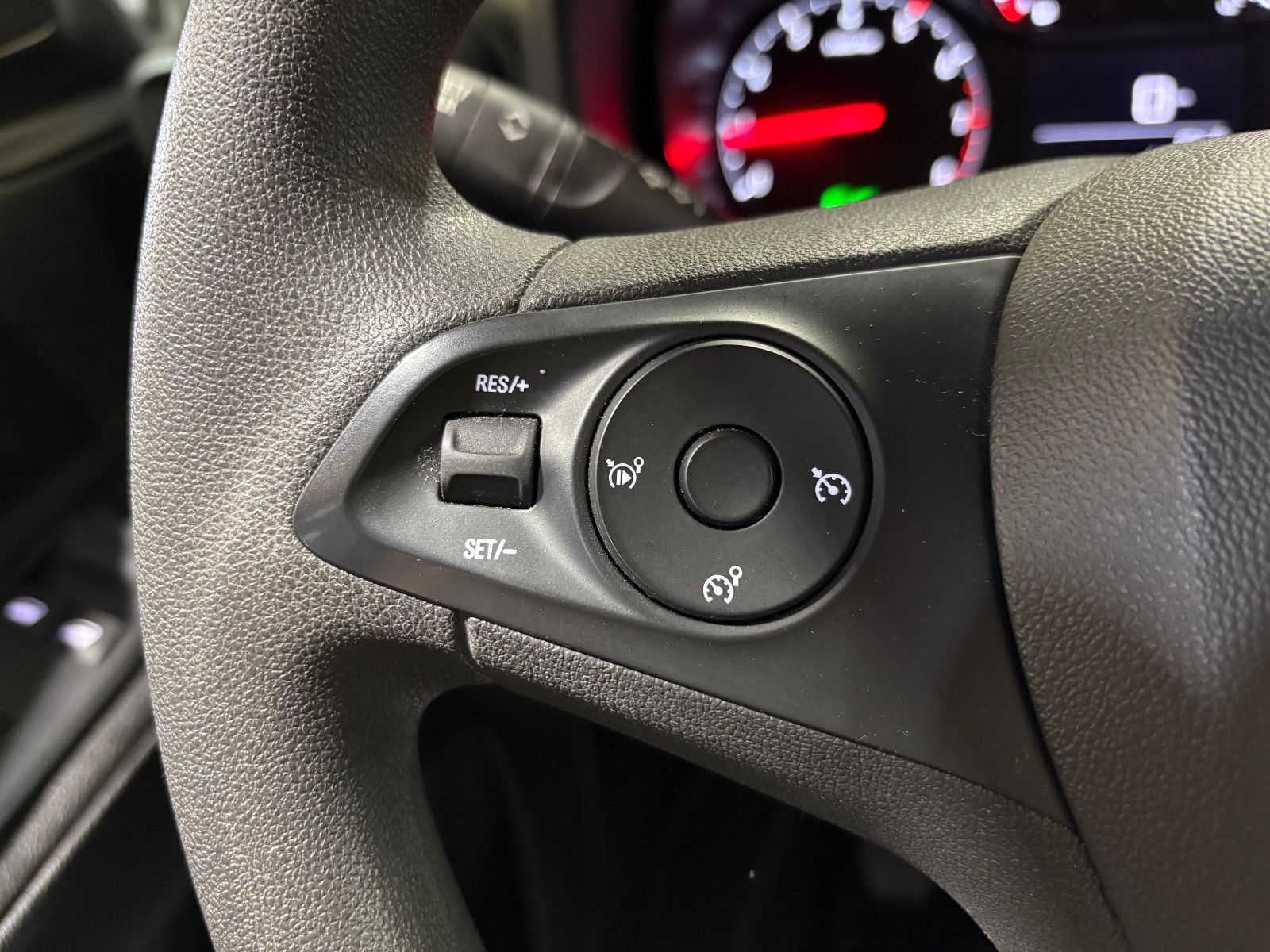 Fahrzeugabbildung Opel Combo E Cargo Edition/2-SITZ/APPLE/AHK/KLIMA