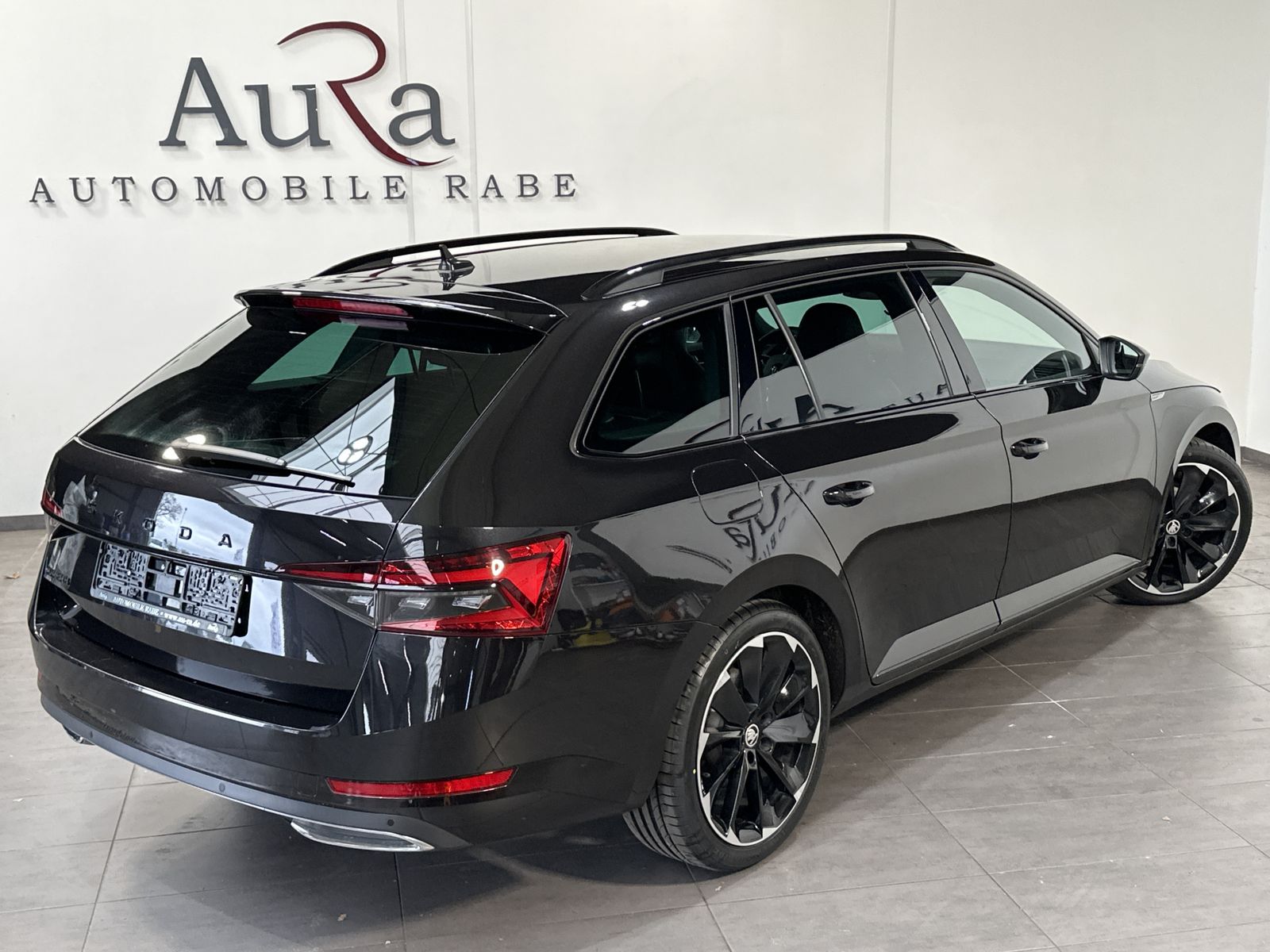 Fahrzeugabbildung SKODA Superb Combi 2.0 TDI DSG Sportline NAV+LED+KAM