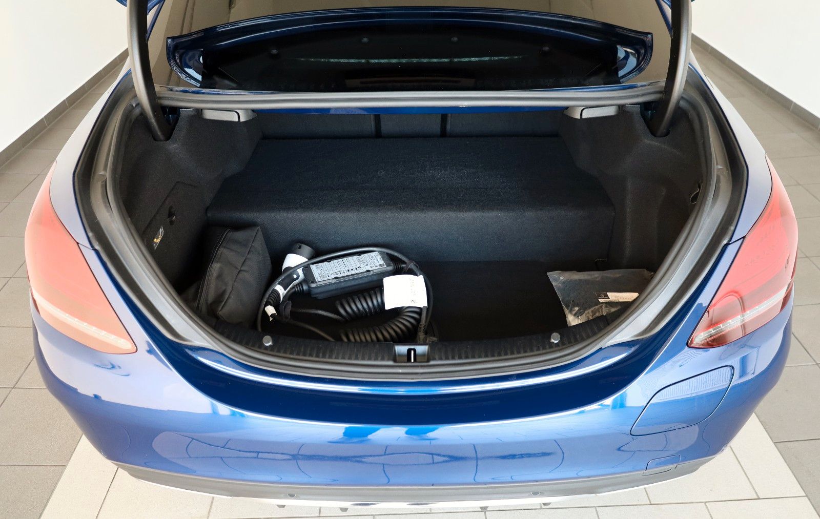 Fahrzeugabbildung Mercedes-Benz C 300 de Lim., AMG line,Leder,Navi,LED,SH,Kamera