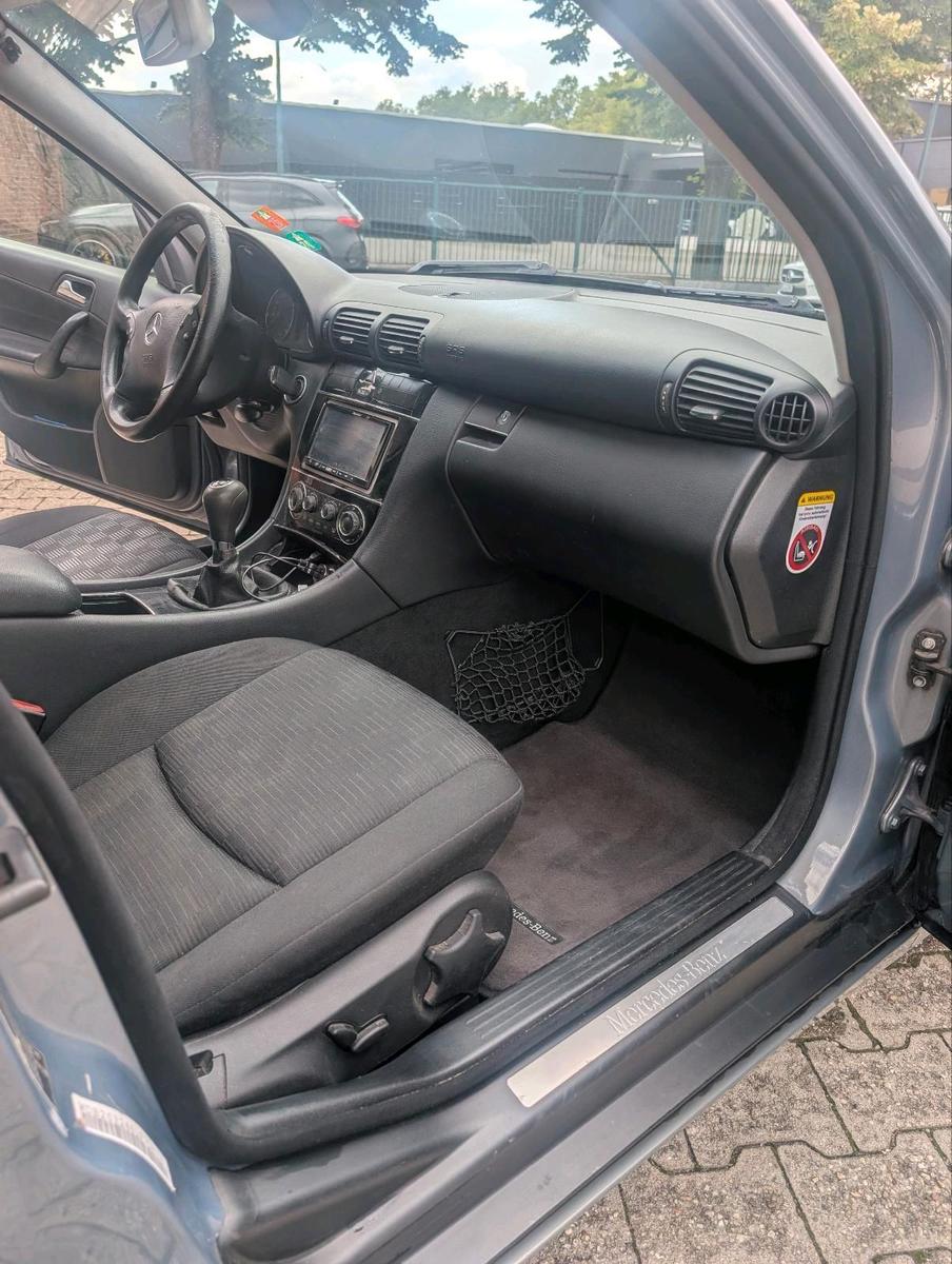 Mercedes-Benz C180 2005 — photo 9