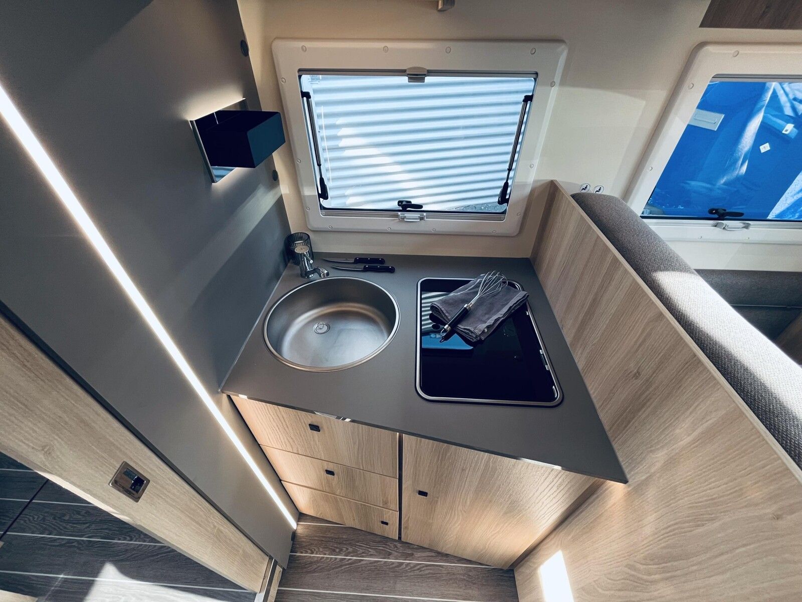 Fahrzeugabbildung NobelART T 6000 Ford