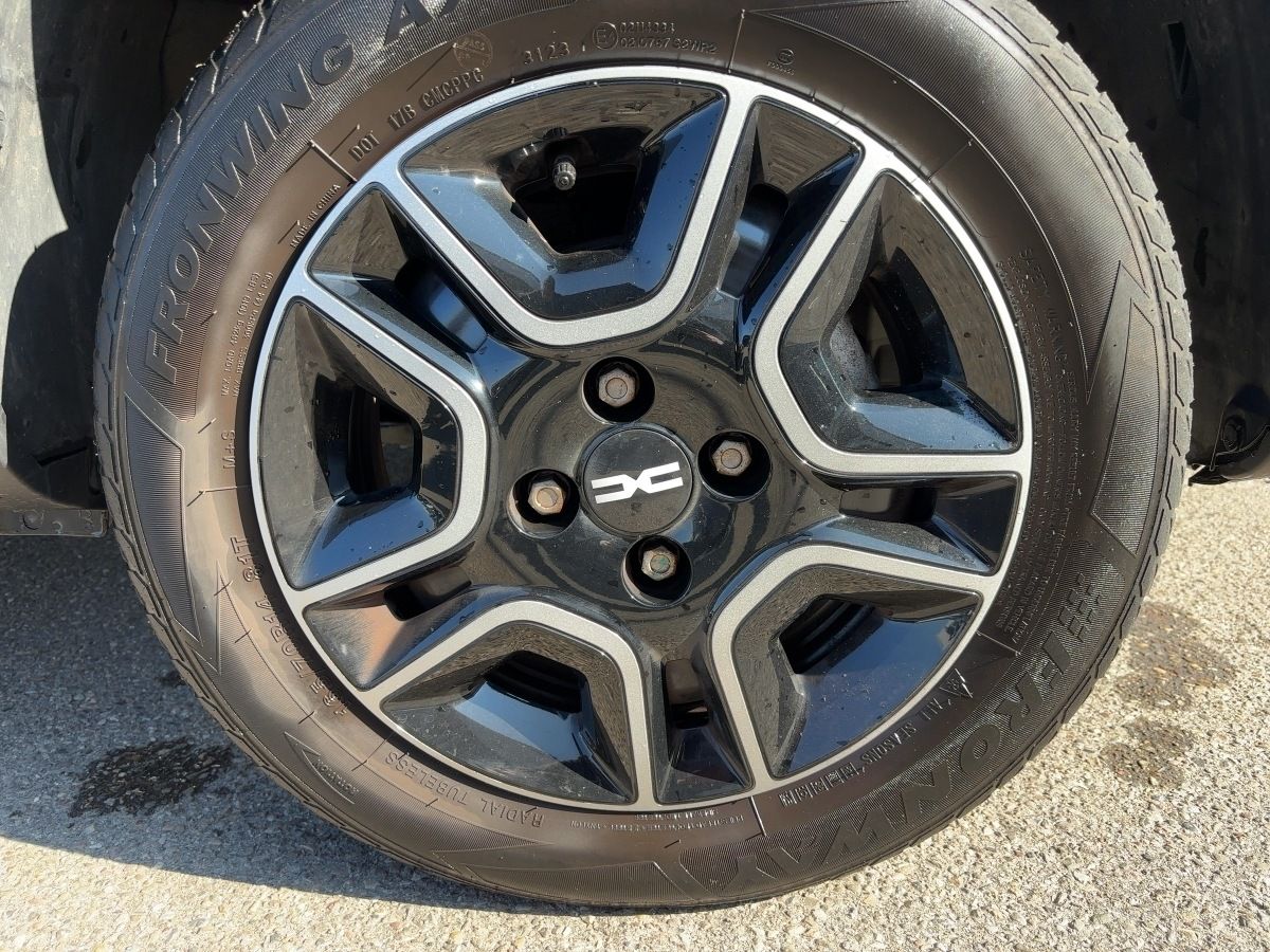 Fahrzeugabbildung Dacia Spring Essential CCS Kamera